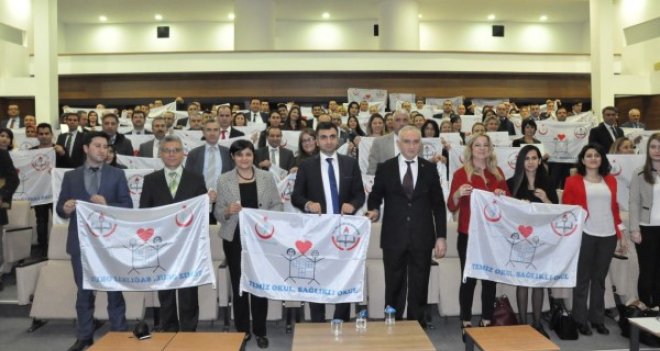 İzmir'de 84 okula daha beyaz bayrak...