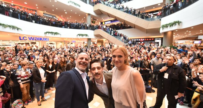 İzmir'de ''Annemin Yarası'' izdihamı