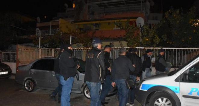 İzmir'de Deaş Operasyonu: 5 Gözaltı