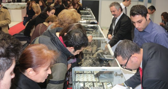 İzmir'de dövizini bozdurana, dudak uçuklatan indirim