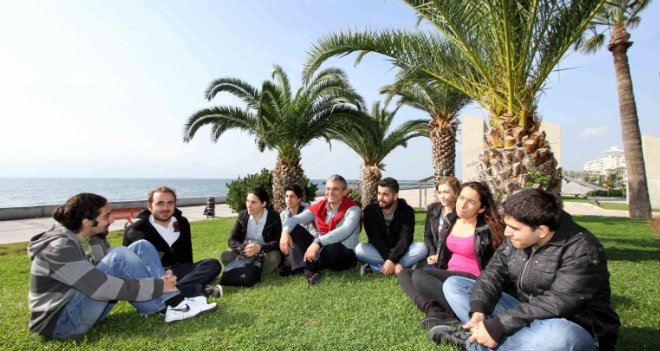 İzmir'de ''En eğitimli nüfus'' Karşıyaka'da yaşıyor