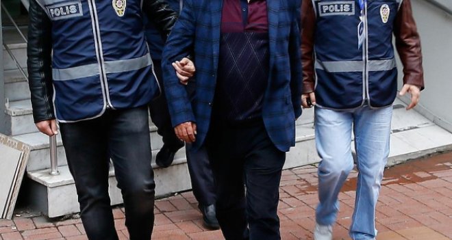 İzmir'de FETÖ Operasyonu: 19 gözaltı