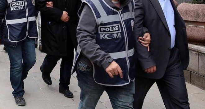 İzmir'de FETÖ operasyonunda 23 gözaltı