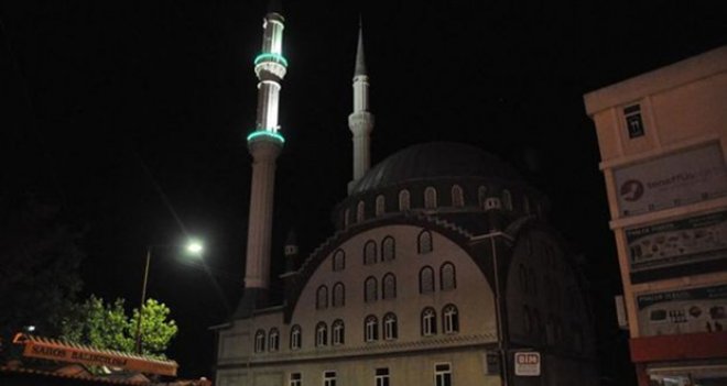 İzmir'de gece yarısı okunan sela tedirginlik yaşattı