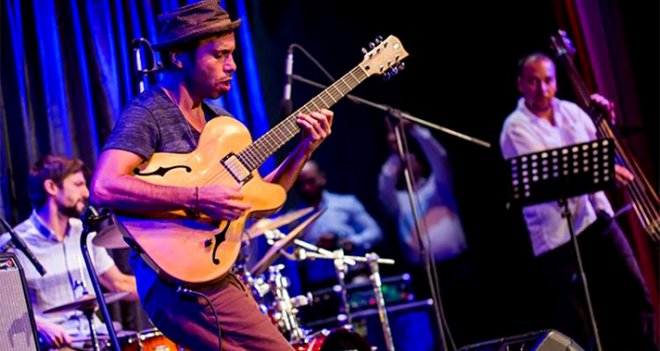 İzmir'de güz konserleri sürüyor...