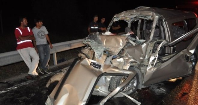 İzmir'de kaza: 3 Ölü, 1 ağır yaralı
