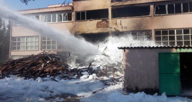 İzmir'de Meslek Lisesi Yandı