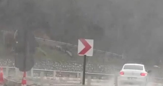 İzmir'de Nisan ayında kar yağdı...