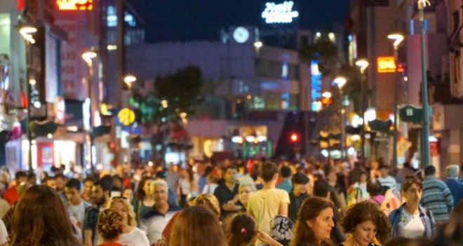 İzmir'de nüfus da arttı nüfus artış hızıda...