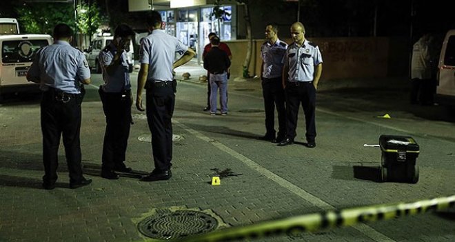 İzmir'de Polislere Taşlı Saldırı: 1 Yaralı