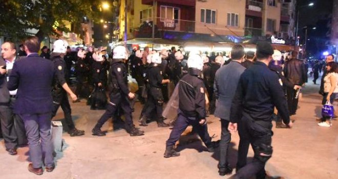 İzmir'de referandum protestosuna tomalı müdahale