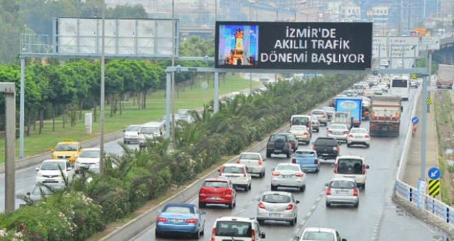 İzmir'de trafiğe kaydı yapılan taşıt sayısı geçen aya göre arttı