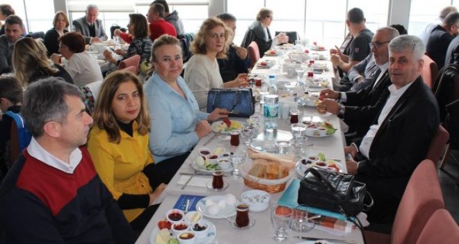 İzmir'deki Balıkesirliler, Karşıyaka'da kahvaltıda buluştu