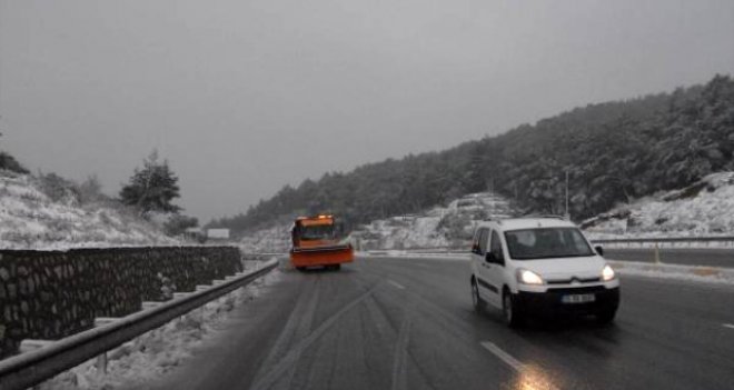 İzmir'e kar sürprizi...