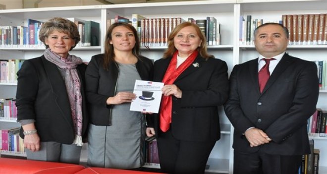 İzmir’in kadın siyasetçileri bu kitapta toplandı