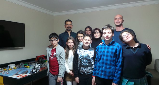 İzmirli çocuklar robot üretti