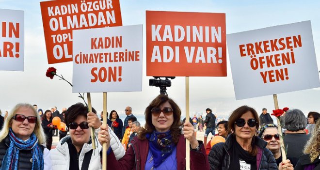 İzmirli kadınlar ''şiddete hayır'' dedi 