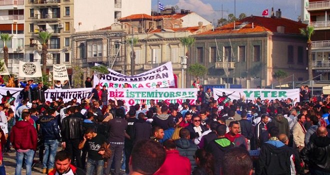 İzmirli taraftarlardan ortak stat protestosu