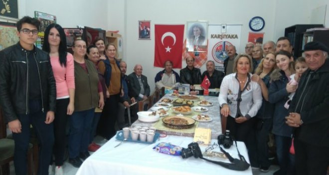 İzmitli yazar kitabını Karşıyaka'da imzaladı...