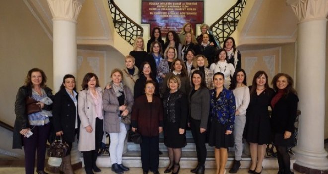 Kadın girişimciler açık kürsüde buluştu