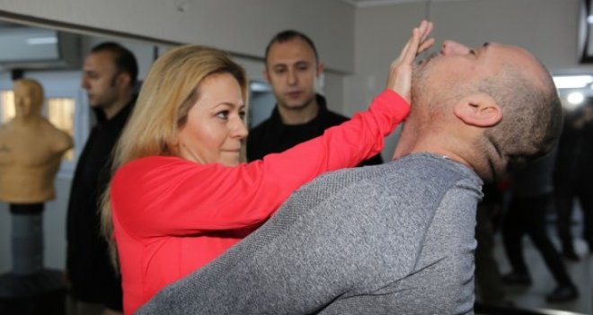 “Kadına şiddet acizliktir, acizlere karşı gardını al”