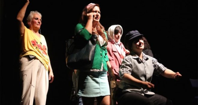 Kadınlar tiyatroda kendilerini anlattı