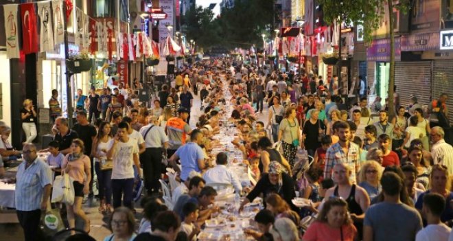Kadir Gecesi Çarşı'da 10 bin kişilik iftar sofrası kurulacak