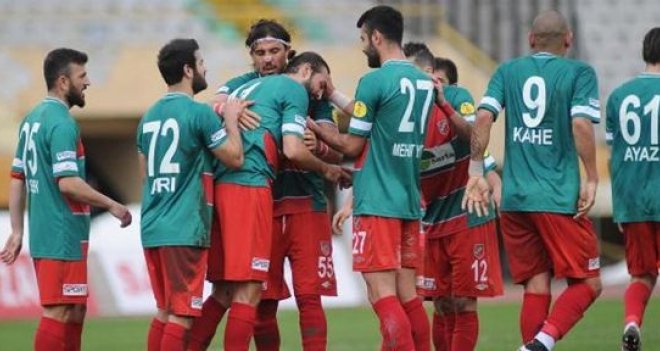 Kaf Kaf yine çift santrafor oynayacak