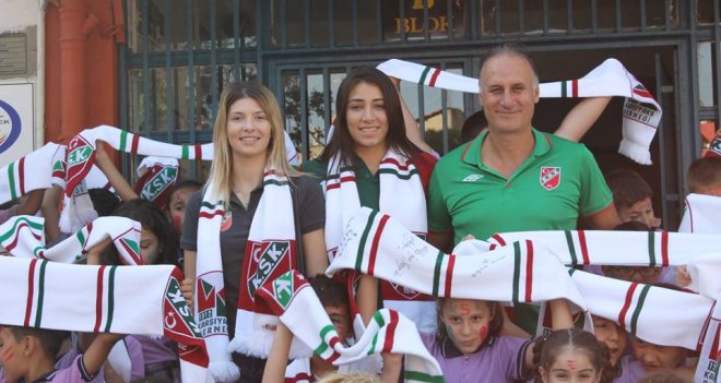 Kaf Kaf'ın genç yıldızları öğrencilerle bir araya geldi