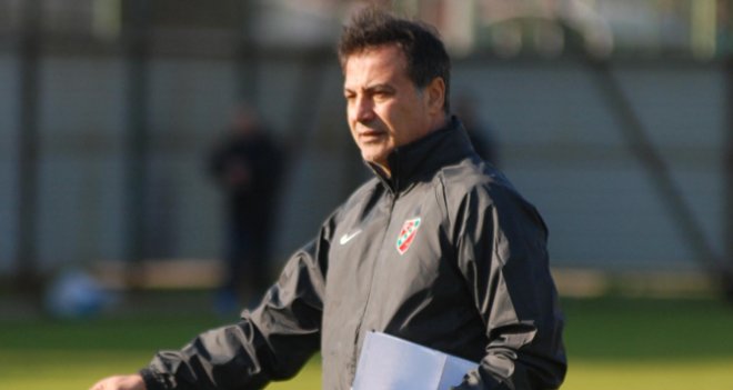 Kaf Kaf'ta Tolungüç imzayı atıyor