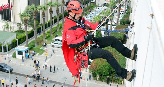 Kahramanlar iş başında