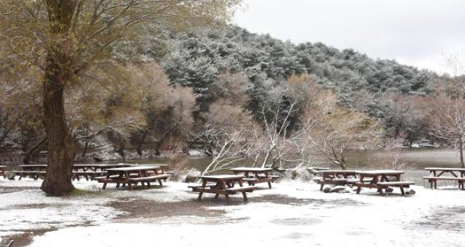 Karagöl beyaza büründü