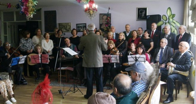 KARSAV'dan yaşlılara müzik ziyareti
