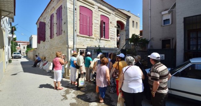 Karşı kıyıdan geldiler memnun gittiler