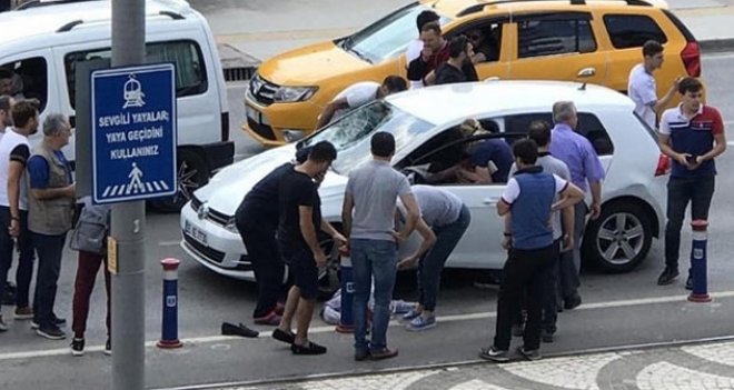 Karşıdan karşıya geçerken araba çarpan profesör Çevik, yaşamını yitirdi