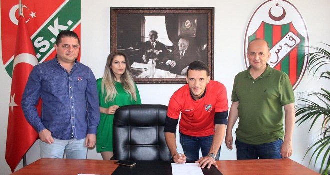 Karşıyaka Abdulhamit Yıldız ile sözleşme uzattı