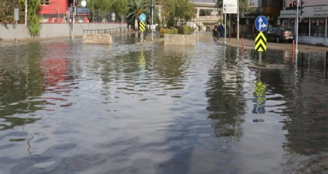 Karşıyaka-Altınyol'da trafik durdu!