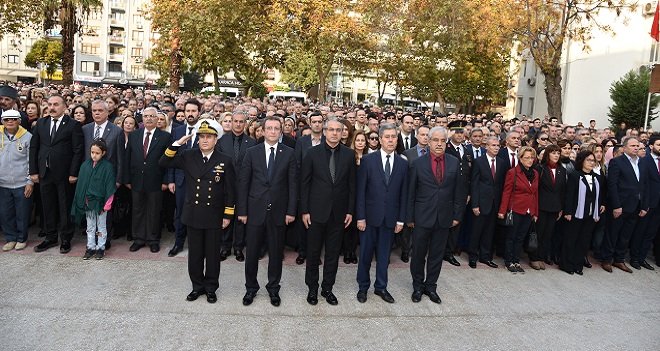 Karşıyaka Atatürk’ü saygıyla andı…