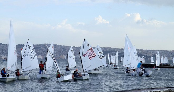 Karşıyaka Başkanlık Kupası için yelken açtılar...
