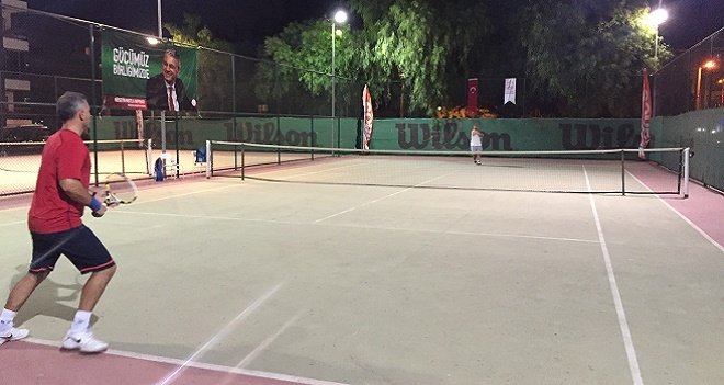 Karşıyaka Belediye Başkanlığı 2. Tenis Turnuvası'na ilgi büyük