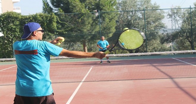 Karşıyaka Belediye Başkanlığı Tenis Turnuvası'na büyük ilgi...