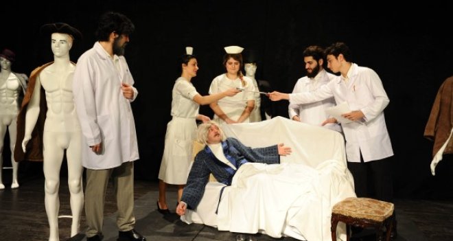 Karşıyaka Belediye Tiyatrosu'nun yeni oyunu sahneye çıkıyor