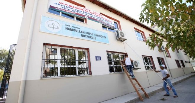Karşıyaka Belediyesi, 17 okulda bakım ve onarım çalışmaları yaptı