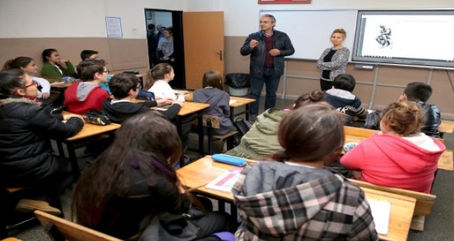 Karşıyaka Belediyesi 892 öğrenciye burs veriyor