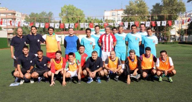 Karşıyaka Belediyesi birimler arası futbol turnuvası başladı