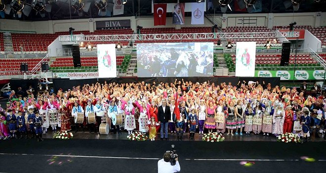 Karşıyaka Belediyesi Halk Dansları Kursları sona erdi