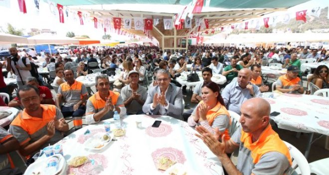 Karşıyaka Belediyesi, Kurban Bayramı'nı yemekle kutladı