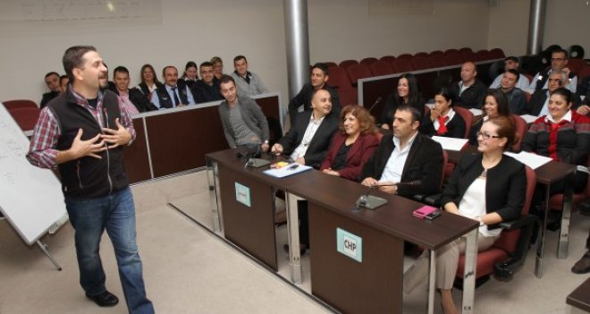 Karşıyaka Belediyesi, personeline iletişim eğitimi verdi