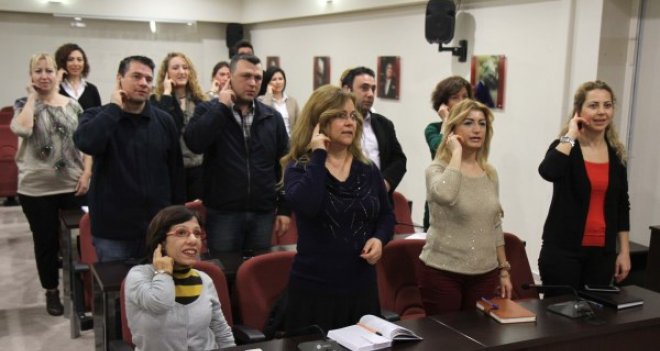 Karşıyaka Belediyesi personeline işaret dili kursu