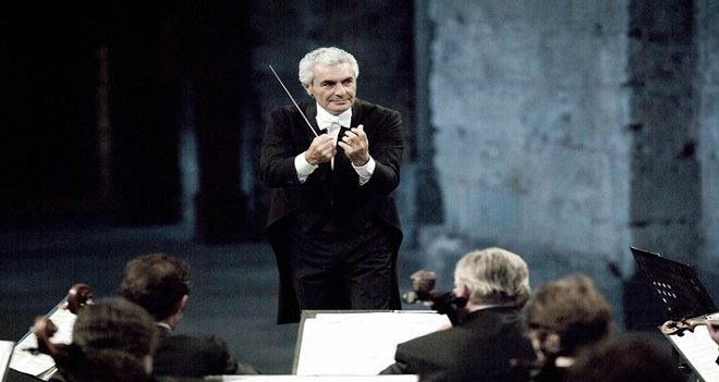 Karşıyaka Belediyesi Şef Gürer Aykal'ın sözleşmesini fesh etti